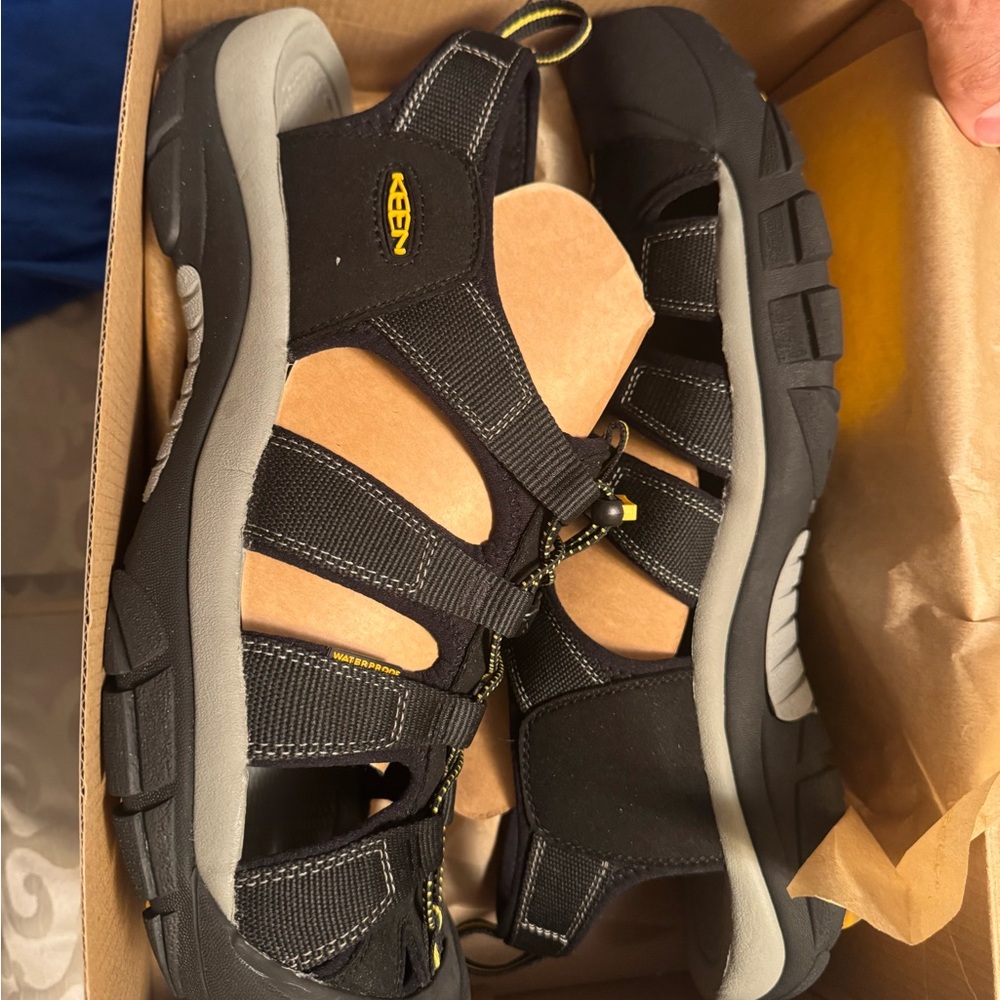 KEEN Men's Black and Gray Sandals